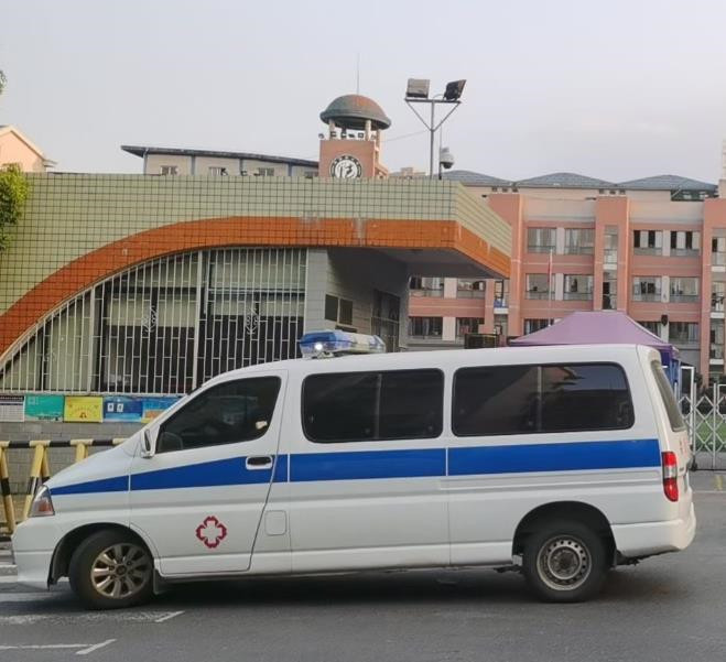 藁城救护车出租护送骨折病人一公里多少钱